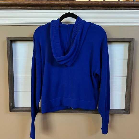 Cabi Dress up hoodie. Sweater Zip Up Hood EUC. Style # 5460. Machine Wash - Picture 5 of 6